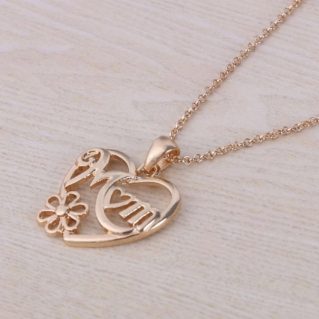 Nwt Beautiful Gold Mom Floral Necklace And Pendant Set!